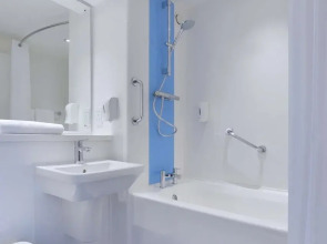 Travelodge Edinburgh Airport Ratho Station