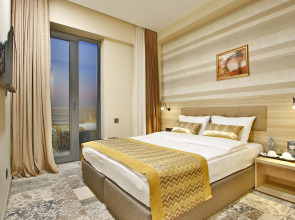 Амери Плаза