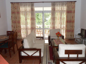 Reef Holiday Apartments