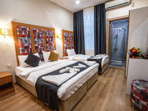 La Pazza Suites Hotel