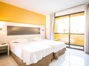 Отель Amic Miraflores