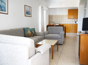 Sun Hall Beach Hotel Apts.