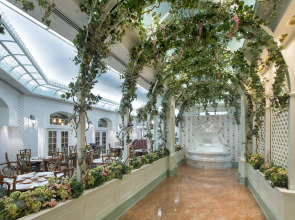 Hong Kong Disneyland Hotel