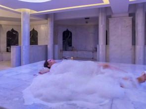 Le Bleu Hotel & Resort