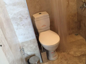 Cheers Midtown Hostel