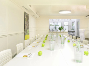 Airport Hotel by The New Yorker