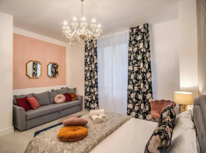 White Mirror  Apartment