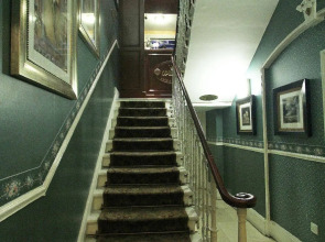 Opulence Boutique Hotel