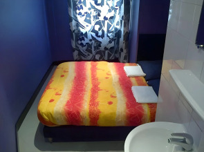 Peace & Love - Hostel