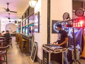 Fairway Colombo - Sri Lanka's First Hotel With Robot Technology