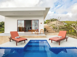 Pini Sentana Village