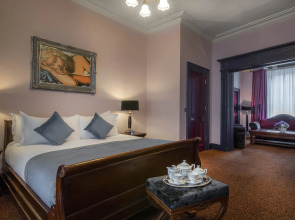 The Trinity City Hotel