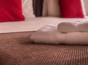 Number 44 Hotel & Bar