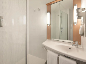 Schulz Hotel Berlin Wall at the East Side Gallery