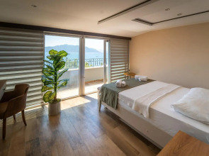 Aurasia SeaSide Hotel