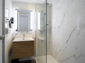 Отель Hotel Louise