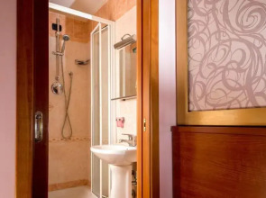 In Roma Vale & Hillary Colosseo