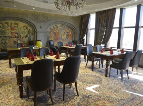 Chinggis Khaan Hotel