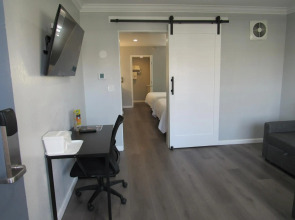 Capri Suites Anaheim