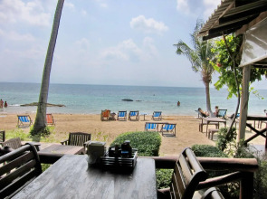 Thaniza Beachfront Resort