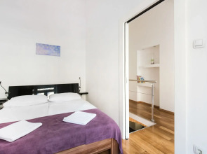 Tia Apartments and Rooms