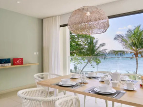 Les Estivales Beachfront Suites & Penthouses with LOV