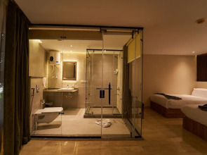 New Pyramid Front Hotel