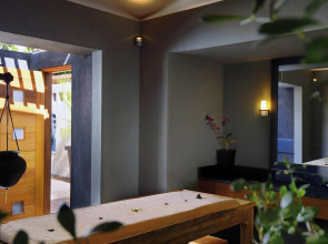 Mauricia Beachcomber Resort & Spa