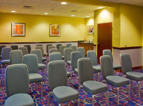 Holiday Inn Express & Suites Nearest Universal Orlando by IHG