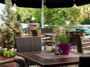 Good Morning + Berlin City East