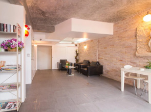 The Front Hotel and Apartment