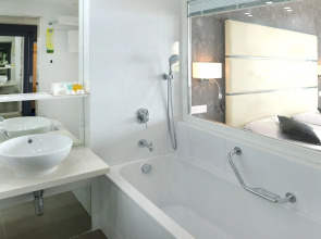 Palm Beach Hotel & Bungalows