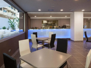 Отель AxelBeach Ibiza Spa & Beach Club - Adults Only Hotel