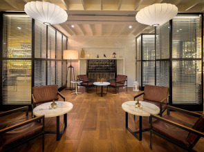 Отель H10 Universitat