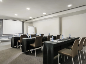 Отель Ikonik Lex