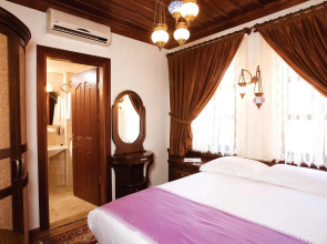 Cicerone Lodge Hotel