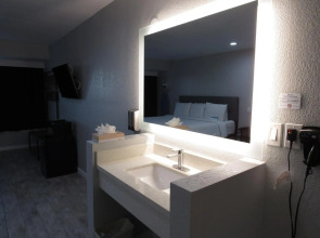 Capri Suites Anaheim