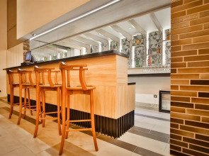 Амери Плаза