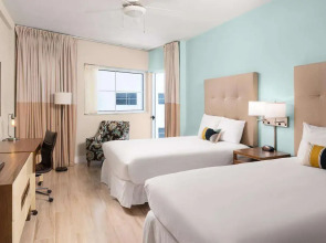 Sherry Frontenac Oceanfront Hotel