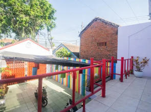 RedDoorz near Pantai Boom