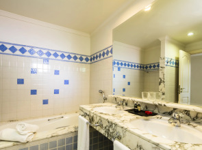 Апарт-отель BlueBay Beach Club