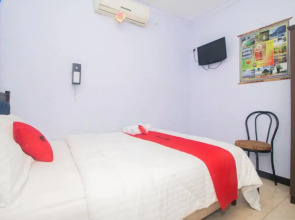 RedDoorz near Pantai Boom