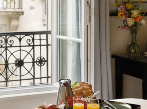 NEWHOTEL REPUBLIQUE (ex Albert's Hotel)