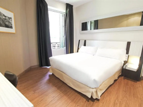 Отель Petit Palace Triball