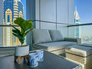 HiGuests - The Marina Torch