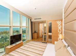 Sherwood Exclusive Lara