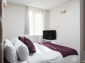 Pearl and Pebbles Hotel