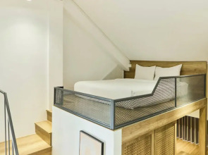 Kin Wander Tan Phong, The Moonage