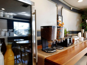 The Sojourn Los Angeles - Sherman Oaks