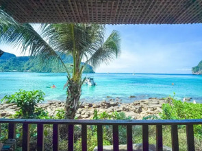 Phi Phi Cozy Seafront Resort